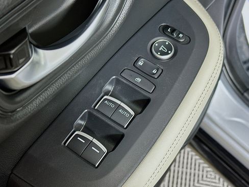 Certified 2024 Honda HR-V EX-L image 17