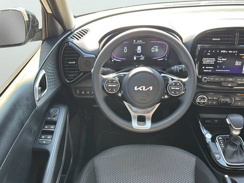 Used 2023 Kia Soul S FWD image 18