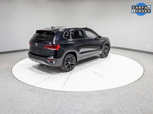 Used 2024 Volkswagen Taos SE w/ Black Wheel Package image 29