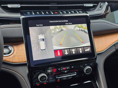 Used 2023 Jeep Grand Cherokee Summit image 23