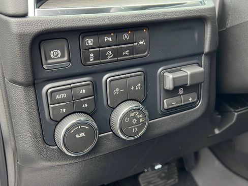 New 2026 Chevrolet Suburban LT w/ Comfort Package image 34