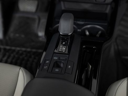 Used 2025 Toyota Prius XLE image 39