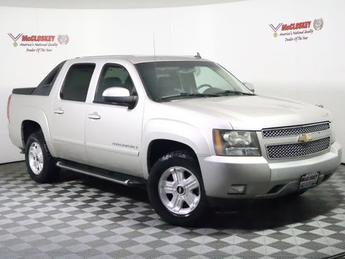 Used 2009 Chevrolet Avalanche LT w/ Luxury Package AWD/4WD image 2