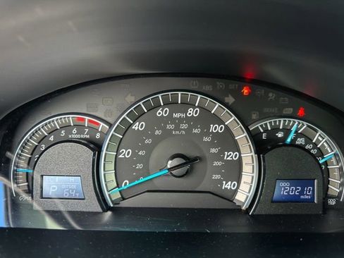 Used 2014 Toyota Camry SE FWD image 17
