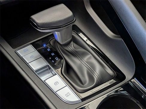 Used 2025 Hyundai Elantra Limited image 24