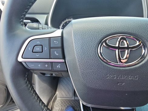 Used 2023 Toyota Highlander XSE AWD/4WD image 11