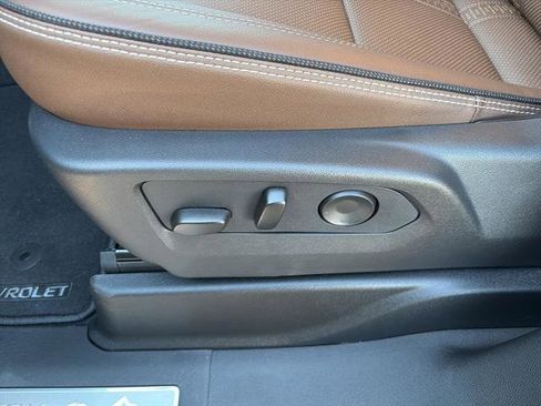 New 2026 Chevrolet Suburban High Country image 17