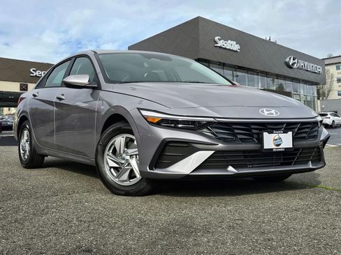 New 2025 Hyundai Elantra SE image 1