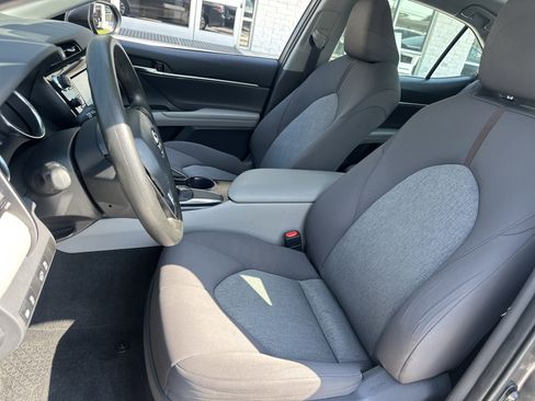 Used 2020 Toyota Camry LE FWD image 11