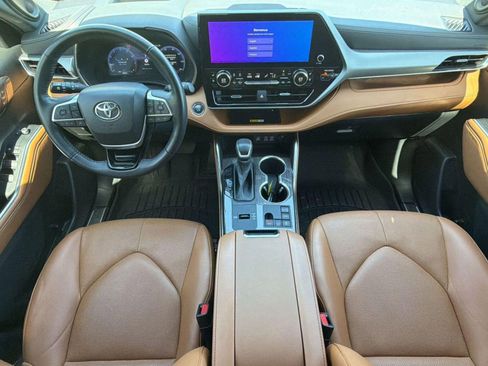 Used 2023 Toyota Highlander Platinum image 14