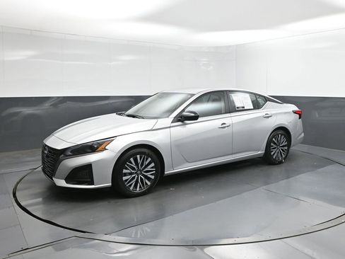 Used 2026 Nissan Altima 2.5 SV FWD image 34