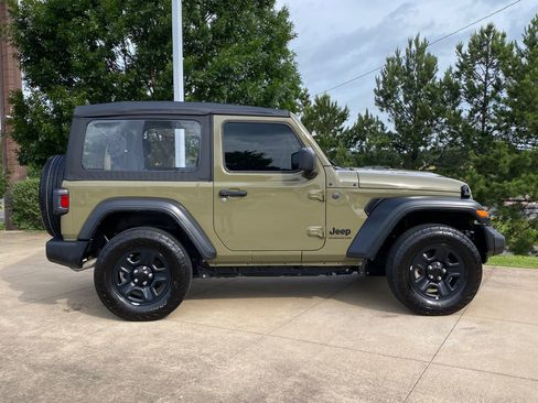 Used 2025 Jeep Wrangler Sport AWD/4WD image 7