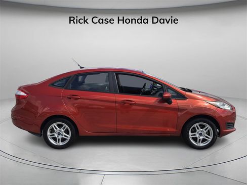 Used 2018 Ford Fiesta SE image 3