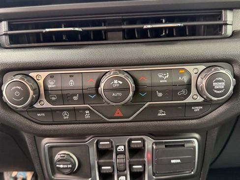New 2026 Jeep Gladiator Sport AWD/4WD image 19