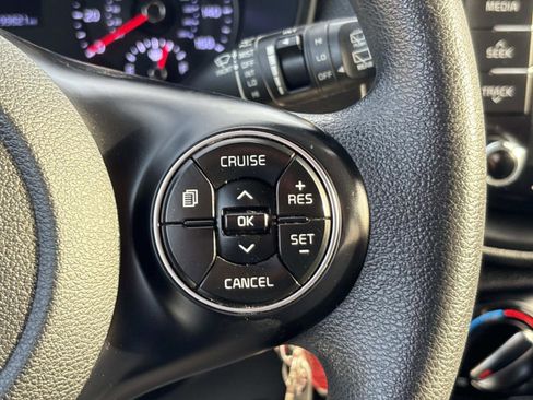 Used 2020 Kia Soul LX image 27