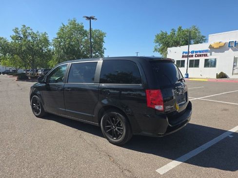 Used 2019 Dodge Grand Caravan SXT w/ Blacktop Package FWD image 4