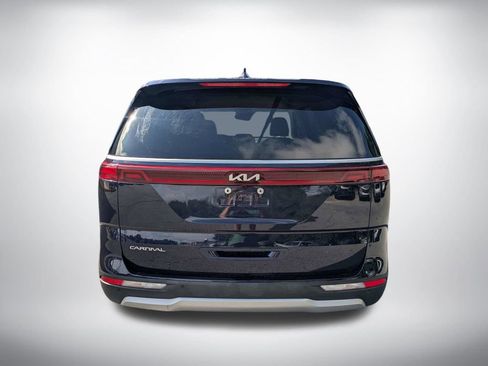 Used 2024 Kia Carnival LX FWD image 4