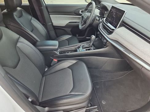 Used 2024 Jeep Compass Latitude AWD/4WD image 22