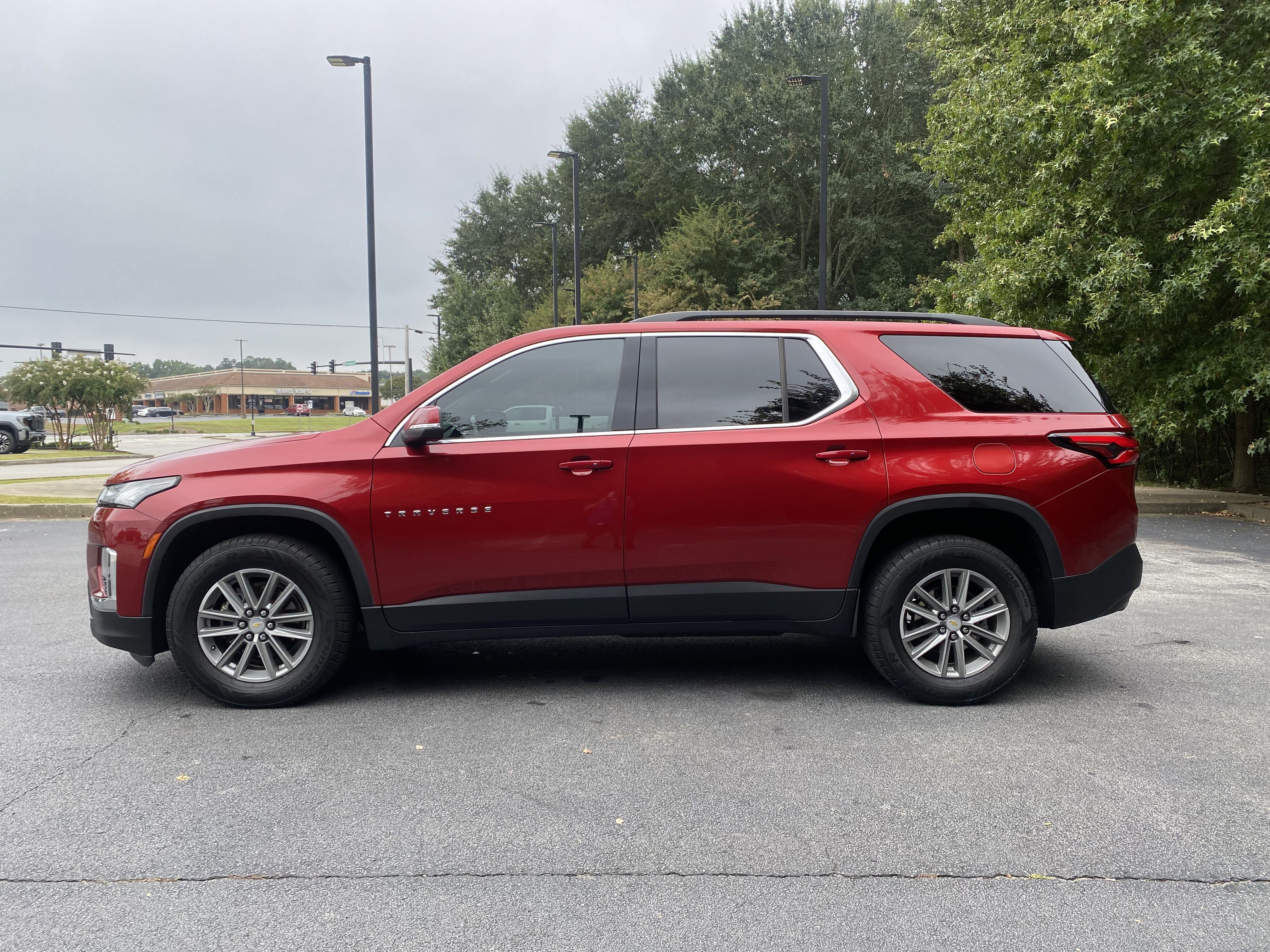 Used 2023 Chevrolet Traverse LT FWD image 6