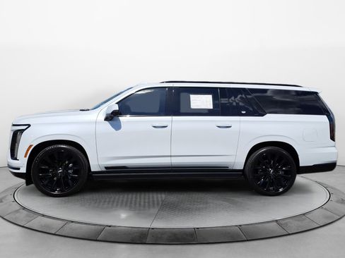 Used 2026 Cadillac Escalade ESV Platinum Sport w/ LPO, ONYX Package AWD/4WD image 4