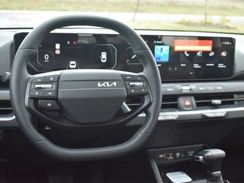 New 2025 Kia K4 EX image 16
