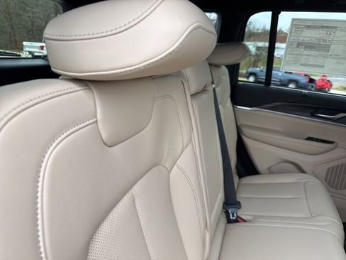 New 2025 Jeep Grand Cherokee Limited image 32
