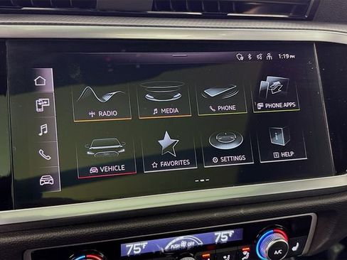 Used 2024 Audi Q3 2.0T Premium Plus image 17