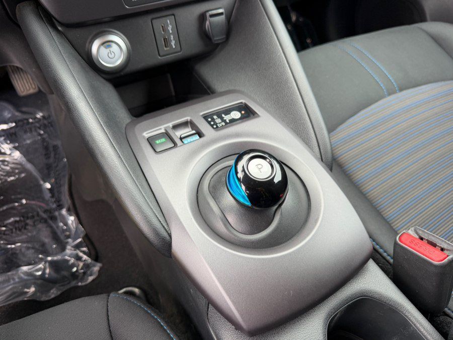 Used 2025 Nissan Leaf S FWD image 24