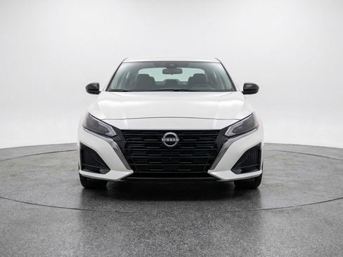 Used 2025 Nissan Altima 2.5 SV image 2
