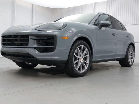 Certified 2025 Porsche Cayenne Coupe image 1