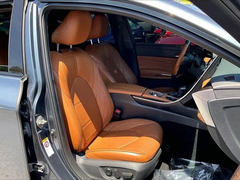 Used 2019 Toyota Avalon Limited FWD image 8