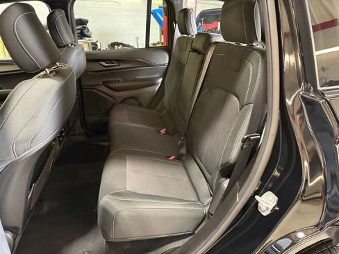Used 2025 Jeep Grand Cherokee Laredo X AWD/4WD image 26