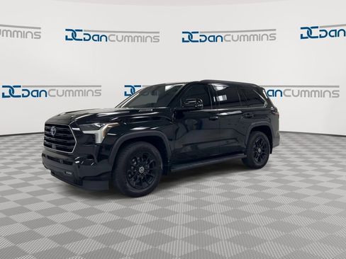 Used 2024 Toyota Sequoia SR5 w/ SR5 Premium Package AWD/4WD image 4