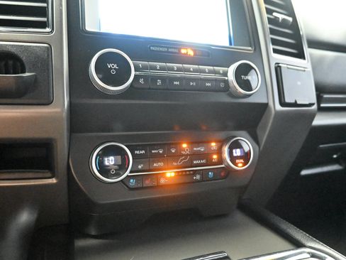 Used 2021 Ford Expedition XLT AWD/4WD image 17