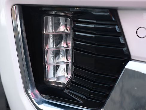 Used 2024 GMC Yukon SLT AWD/4WD image 39