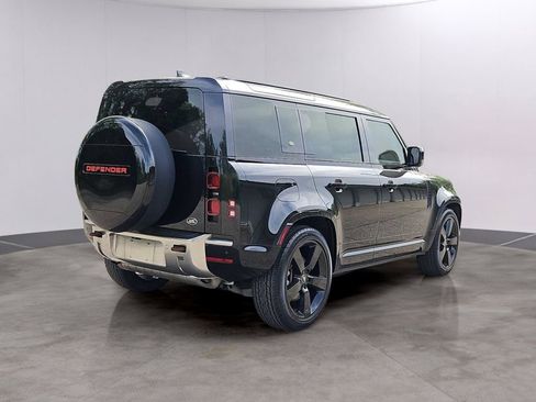 Used 2023 Land Rover Defender 110 S AWD/4WD image 7