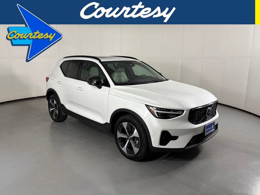 Used 2026 Volvo XC40 B5 Plus AWD/4WD image 1