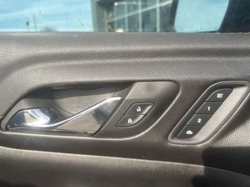 Used 2023 GMC Acadia AT4 w/ Technology Package image 18