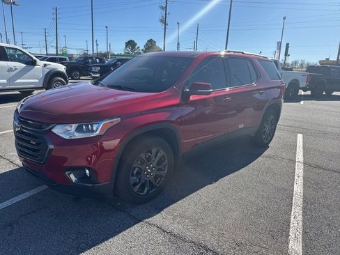 Used 2021 Chevrolet Traverse RS image 2