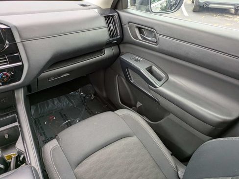 Used 2024 Nissan Pathfinder SV FWD image 19