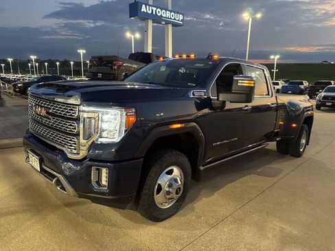 Used 2022 GMC Sierra 3500 Denali w/ Denali Ultimate Package image 1