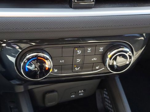 Used 2026 Chevrolet TrailBlazer LT w/ LT Cold Weather Package AWD/4WD image 21