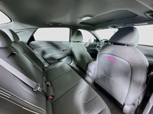 Certified 2025 Hyundai Elantra SEL FWD image 28