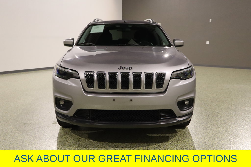 Used 2019 Jeep Cherokee Latitude w/ Cold Weather Group AWD/4WD image 2