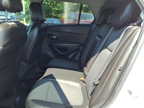 Used 2019 Chevrolet Trax LT w/ LT Convenience Package AWD/4WD image 11