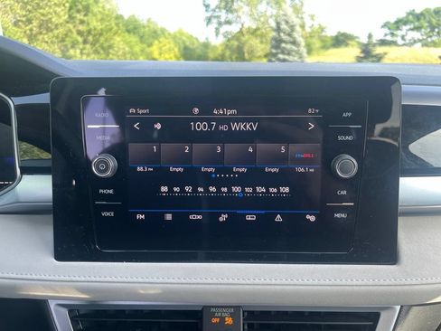 Certified 2025 Volkswagen Taos SE AWD/4WD image 19