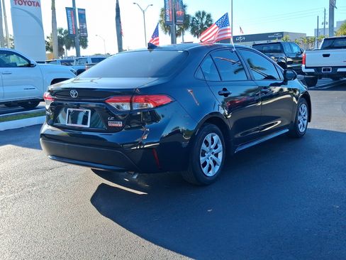 Used 2022 Toyota Corolla LE image 9