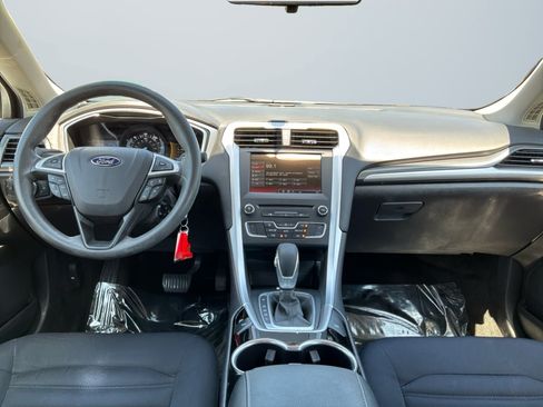 Used 2016 Ford Fusion SE FWD image 10