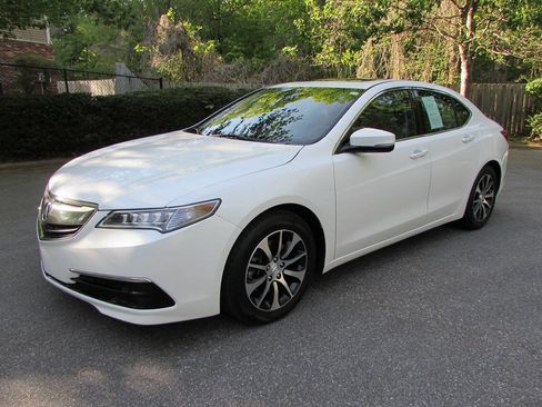 Used 2017 Acura TLX image 2