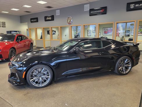Used 2022 Chevrolet Camaro ZL1 image 12
